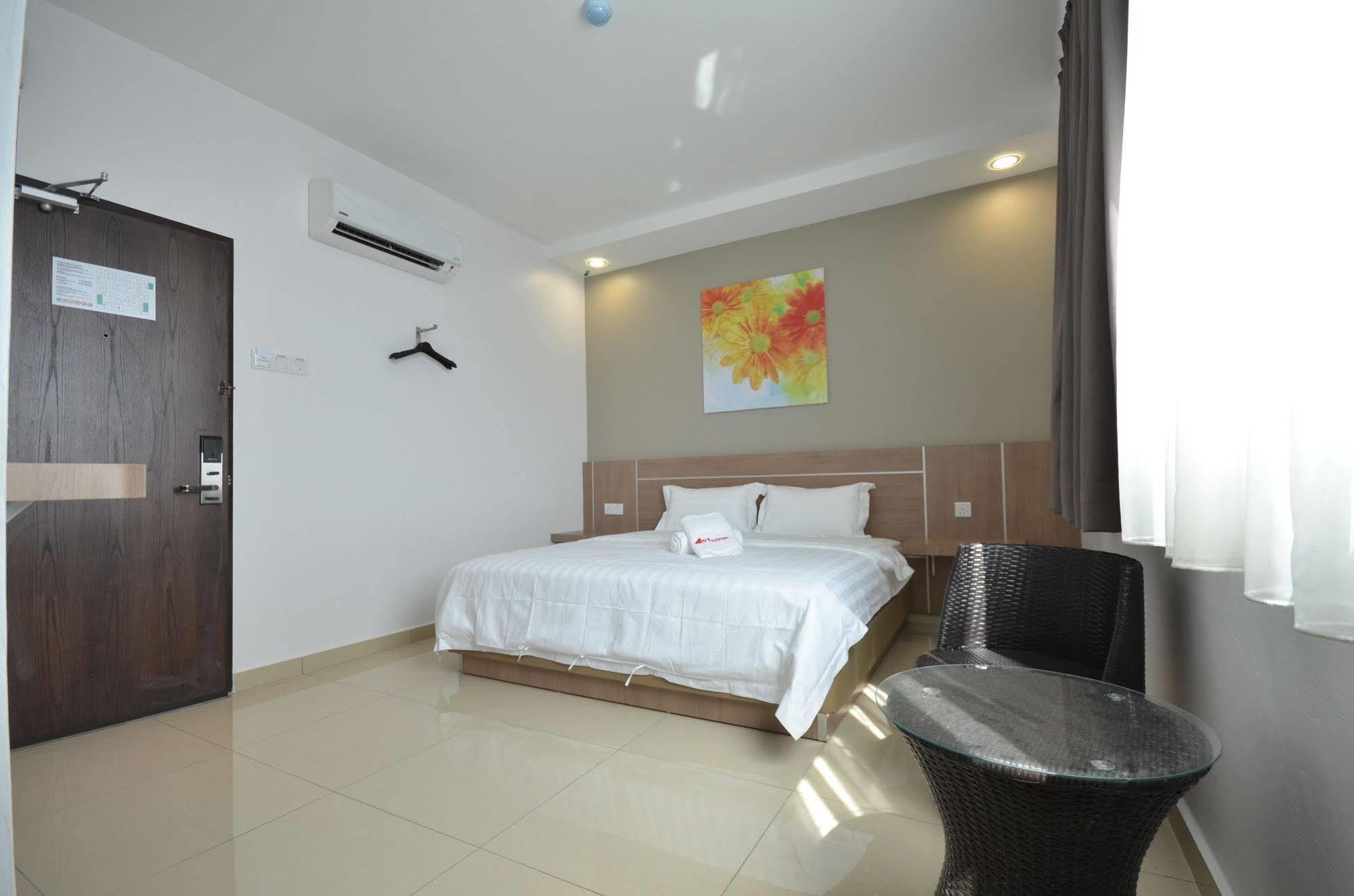 Ast Hotel Алор Сетар Екстериор снимка