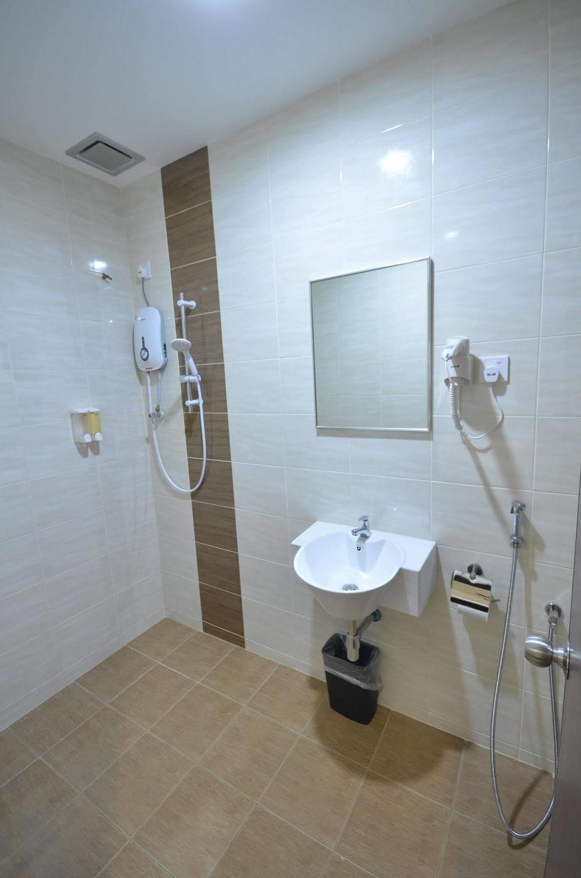 Ast Hotel Алор Сетар Екстериор снимка